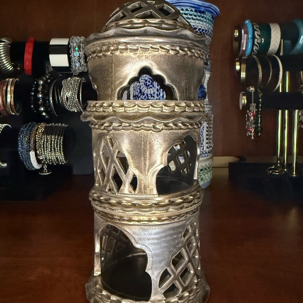 Porcelain Jewelry Box - Picture 10 of 13